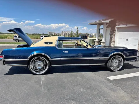 1975 Lincoln Continental Mark VII Bill Blass Designer 2D