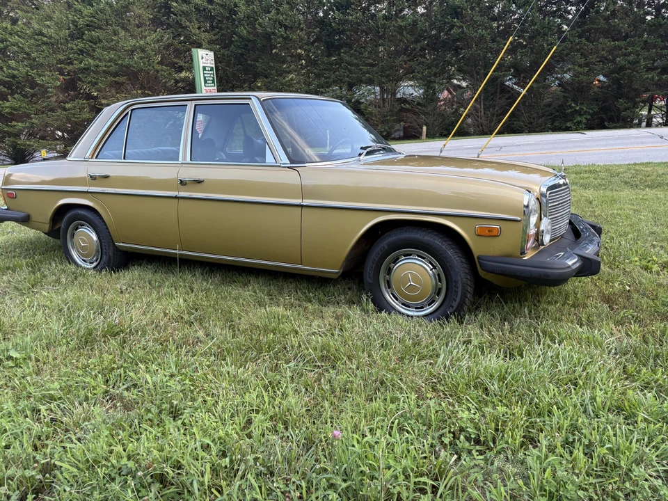 1975 Mercedes-Benz W114 & W115 - Image 12 of 31