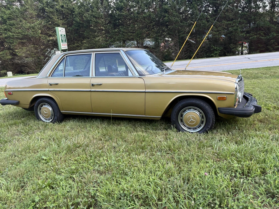 1975 Mercedes-Benz W114 & W115 - Image 13 of 31