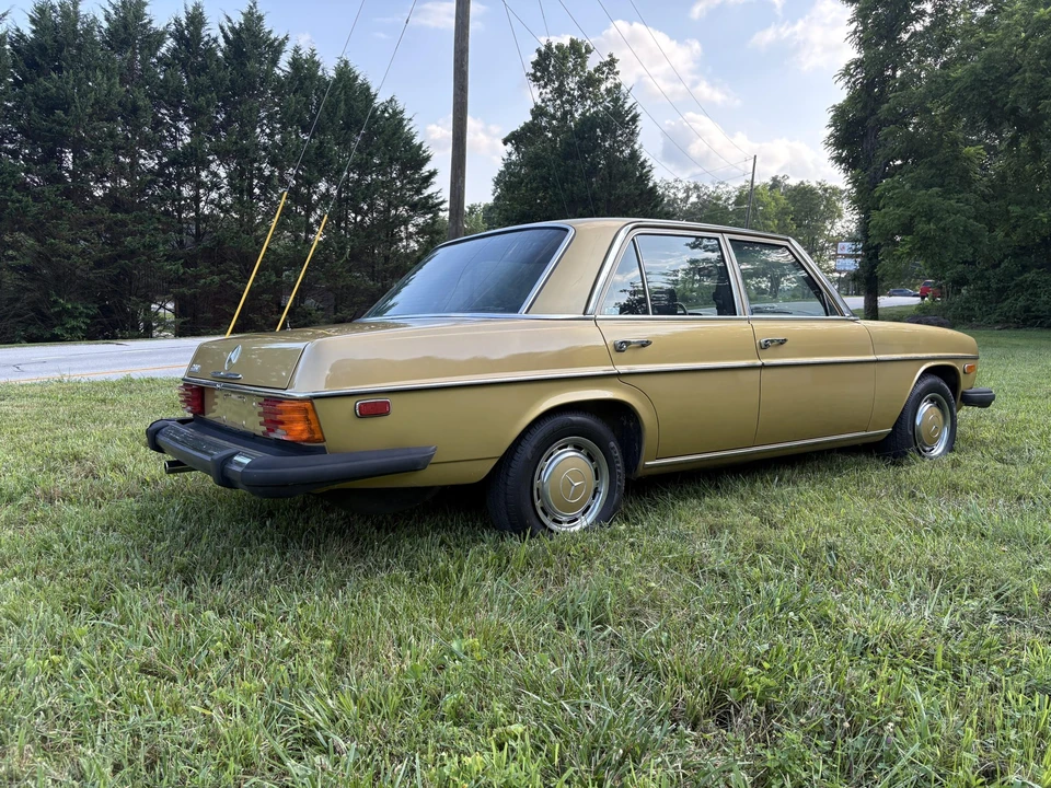 1975 Mercedes-Benz W114 & W115 - Image 16 of 31
