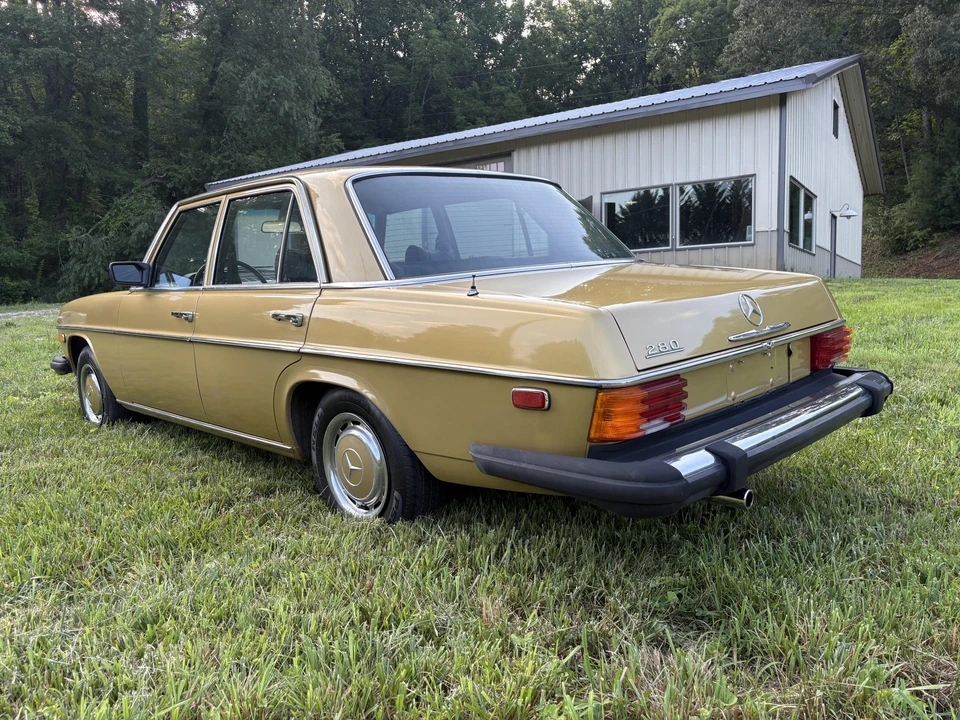 1975 Mercedes-Benz W114 & W115 - Image 17 of 31
