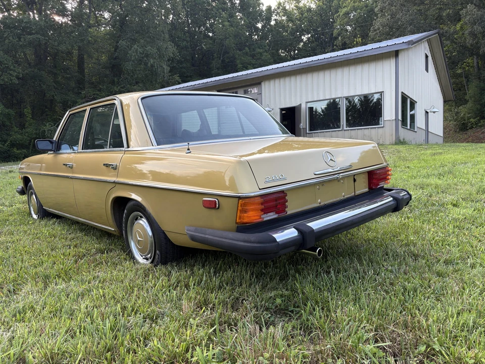 1975 Mercedes-Benz W114 & W115 - Image 18 of 31