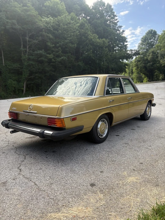 1975 Mercedes-Benz W114 & W115 - Image 30 of 31