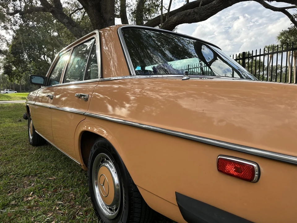1975 Mercedes-Benz W114 & W115 - Image 26 of 31