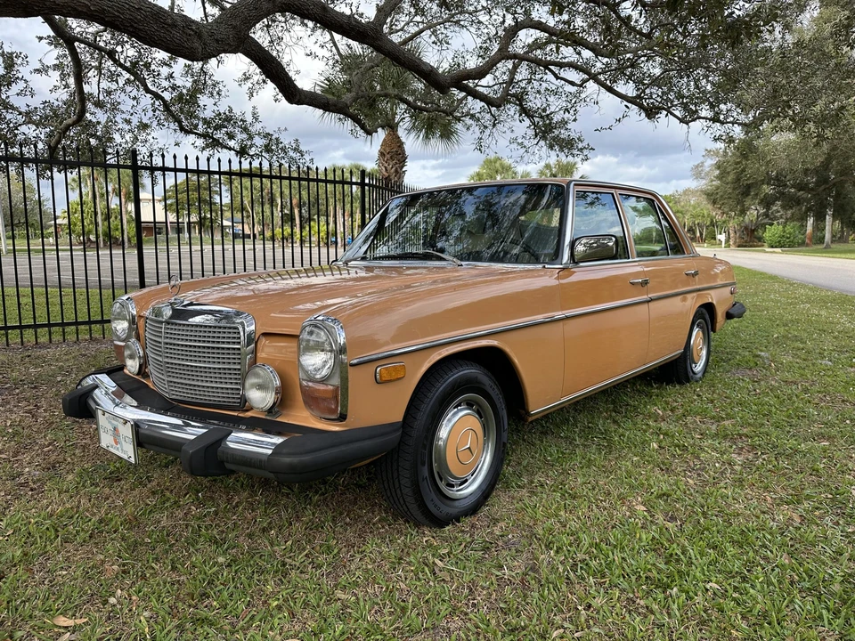 1975 Mercedes-Benz W114 & W115 - Image 2 of 31