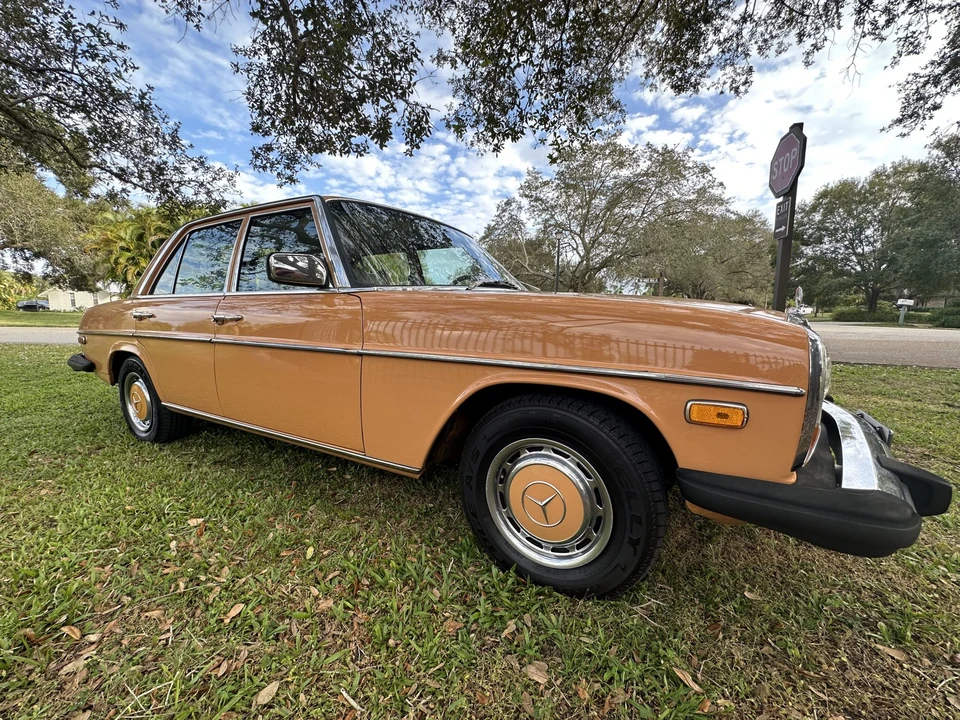 1975 Mercedes-Benz W114 & W115 - Image 8 of 31