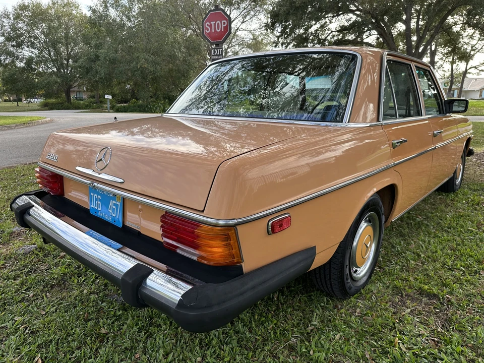 1975 Mercedes-Benz W114 & W115 - Image 10 of 31