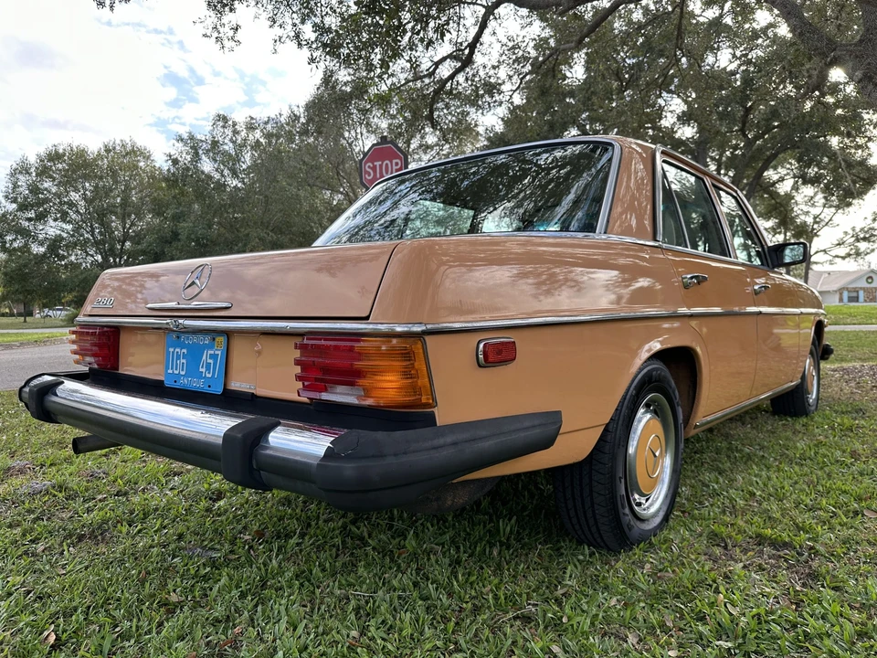 1975 Mercedes-Benz W114 & W115 - Image 11 of 31