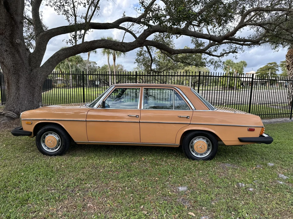 1975 Mercedes-Benz W114 & W115 - Image 15 of 31
