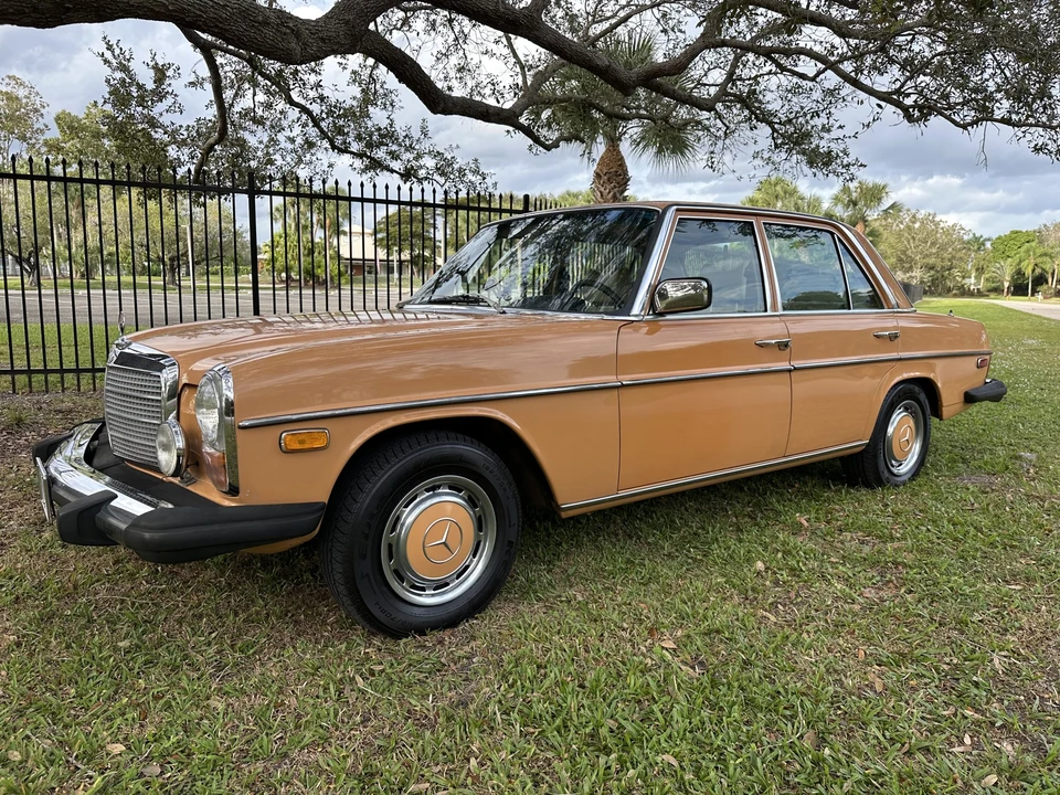 1975 Mercedes-Benz W114 & W115 - Image 16 of 31