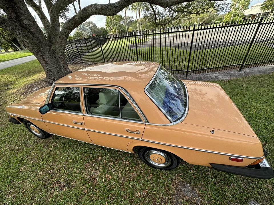 1975 Mercedes-Benz W114 & W115 - Image 14 of 31