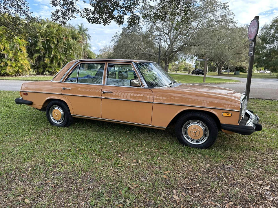 1975 Mercedes-Benz W114 & W115 - Image 9 of 31