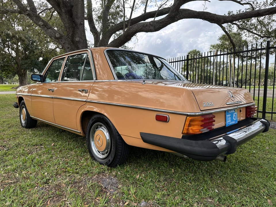 1975 Mercedes-Benz W114 & W115 - Image 13 of 31