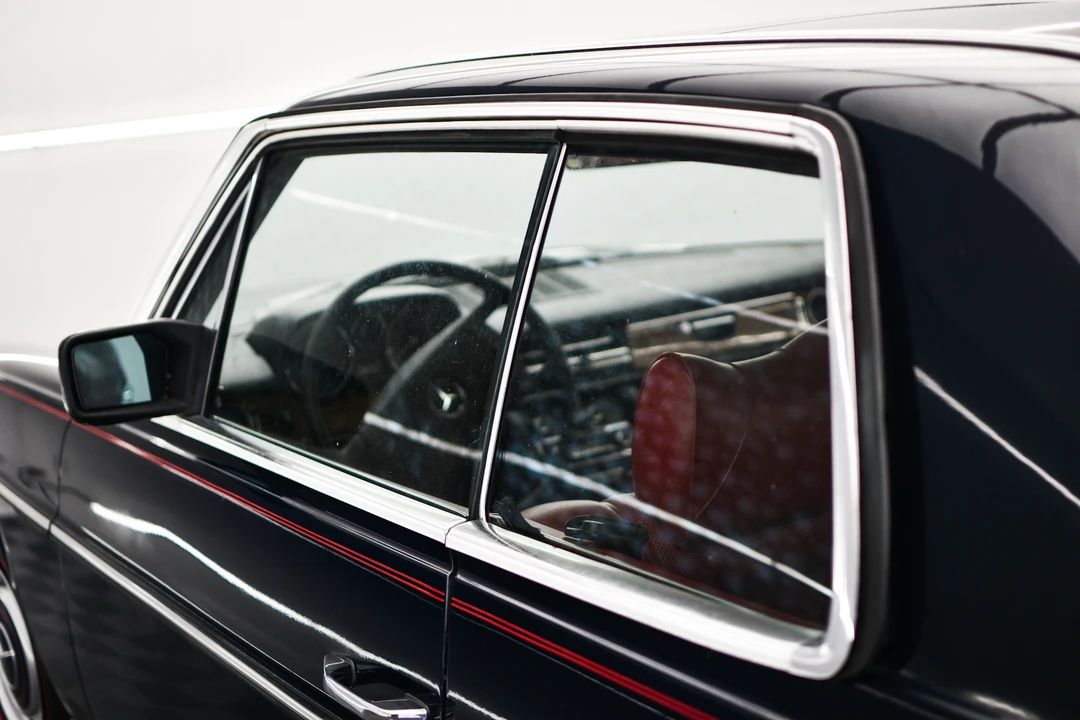 1975 Mercedes-Benz W114 & W115 - Image 30 of 31