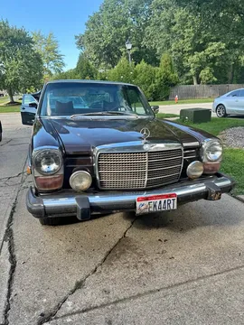 1975 Mercedes-Benz 300 D Sedan 4D
