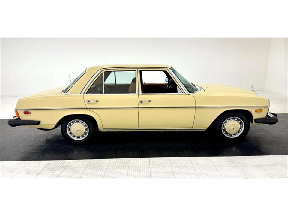 1975 Mercedes-Benz W123 Sedan - Image 6 of 31