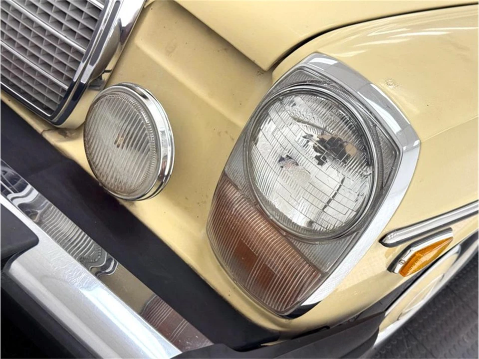 1975 Mercedes-Benz W123 Sedan - Image 11 of 31