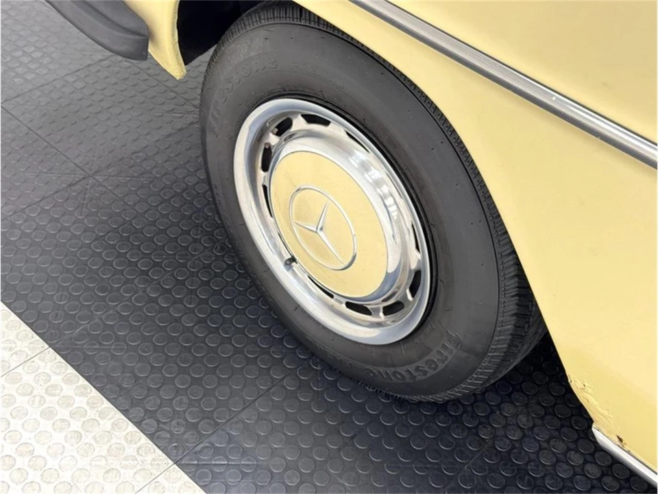 1975 Mercedes-Benz W123 Sedan - Image 12 of 31