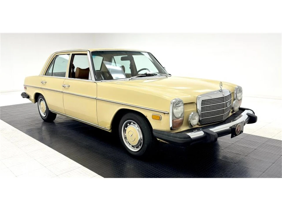 1975 Mercedes-Benz W123 Sedan - Image 7 of 31