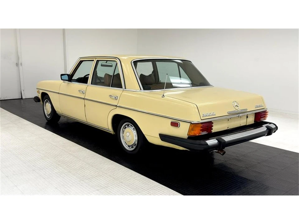 1975 Mercedes-Benz W123 Sedan - Image 3 of 31