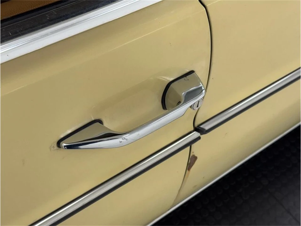 1975 Mercedes-Benz W123 Sedan - Image 15 of 31