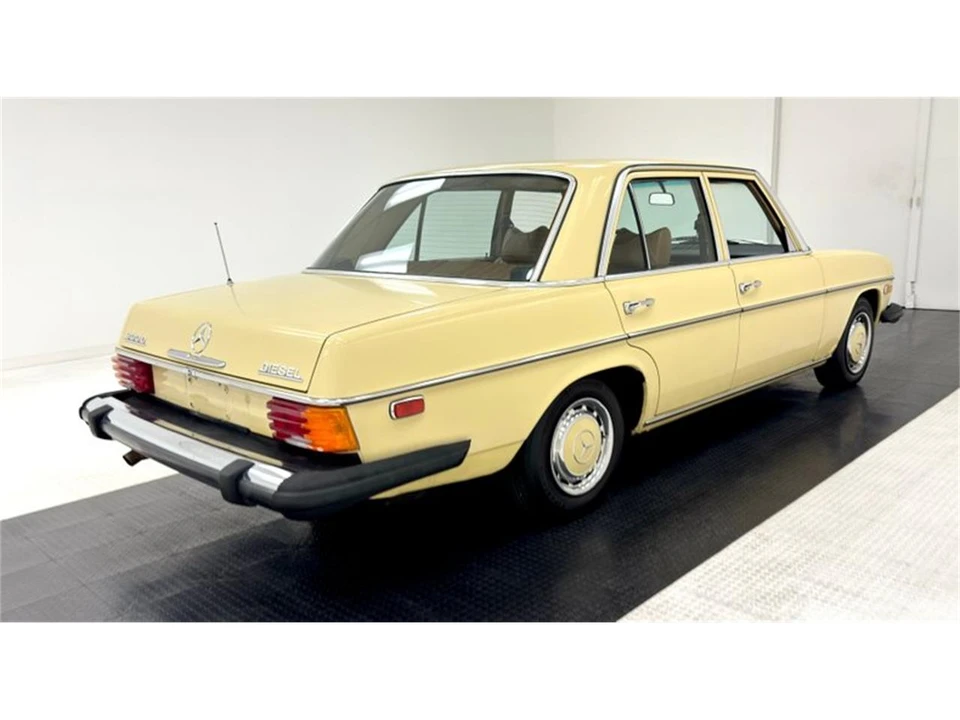 1975 Mercedes-Benz W123 Sedan - Image 5 of 31