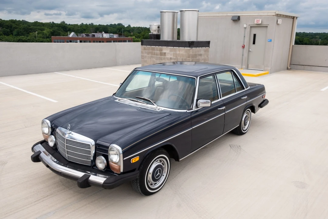 1975 Mercedes-Benz W114 & W115 - Image 2 of 31