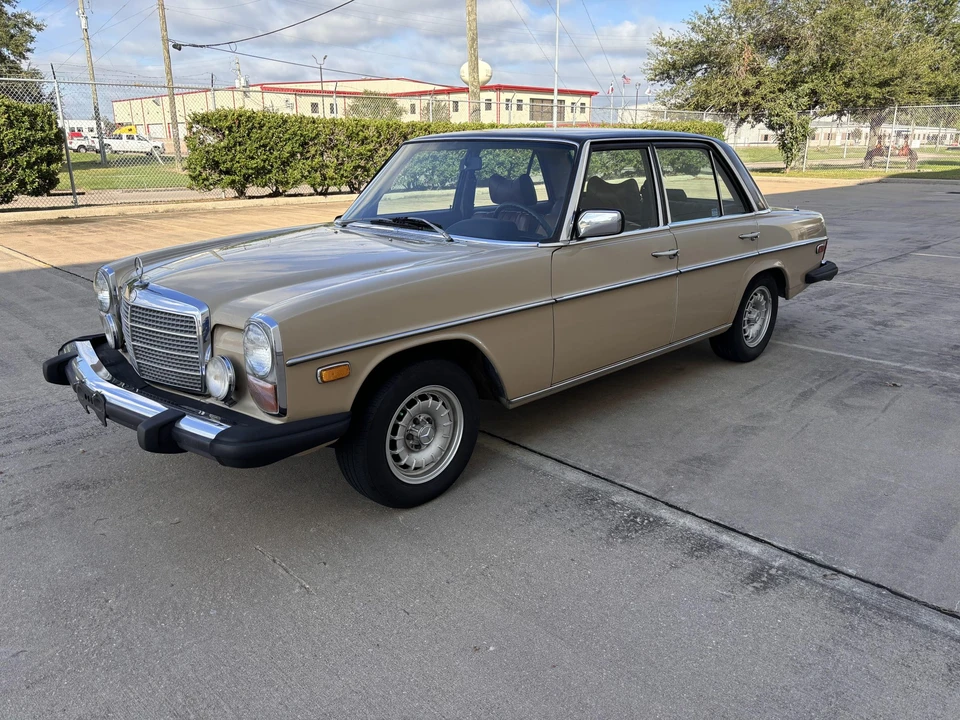 1975 Mercedes-Benz W114 & W115 - Image 2 of 31