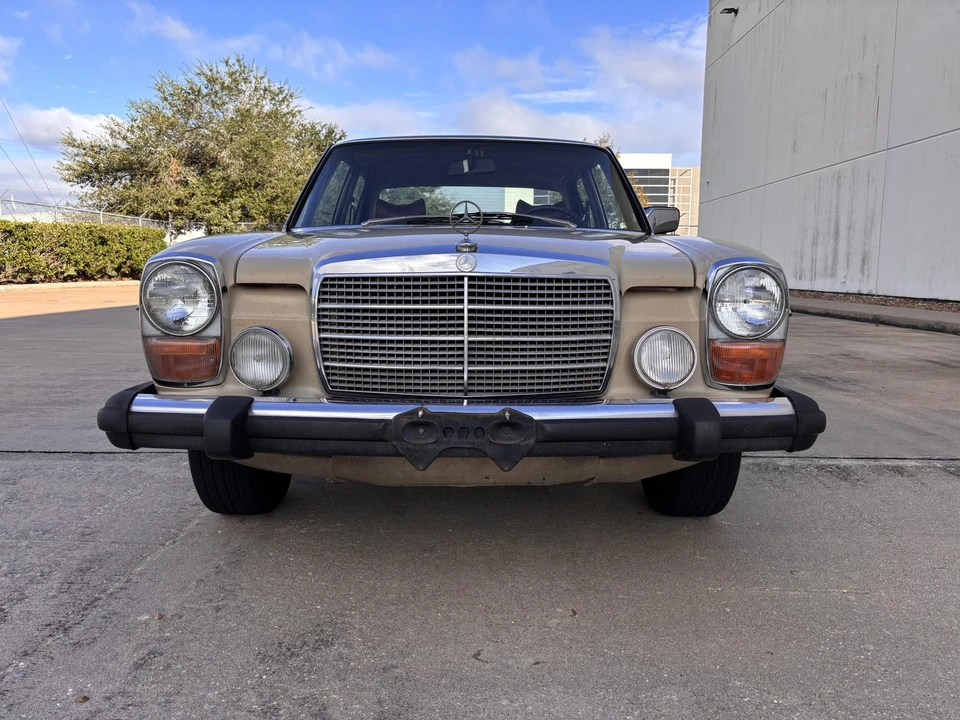 1975 Mercedes-Benz W114 & W115 - Image 4 of 31