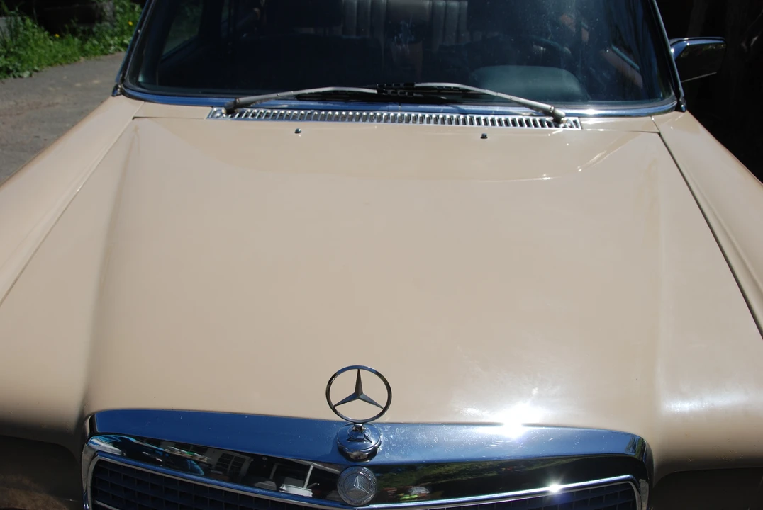 1975 Mercedes-Benz W114 & W115 - Image 12 of 31
