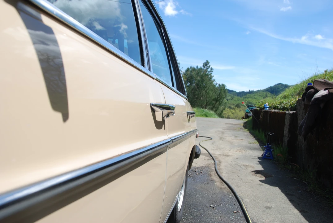 1975 Mercedes-Benz W114 & W115 - Image 11 of 31