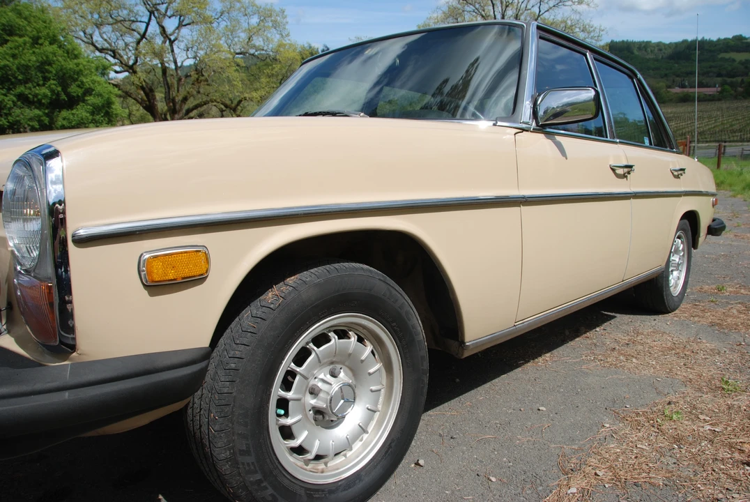 1975 Mercedes-Benz W114 & W115 - Image 8 of 31