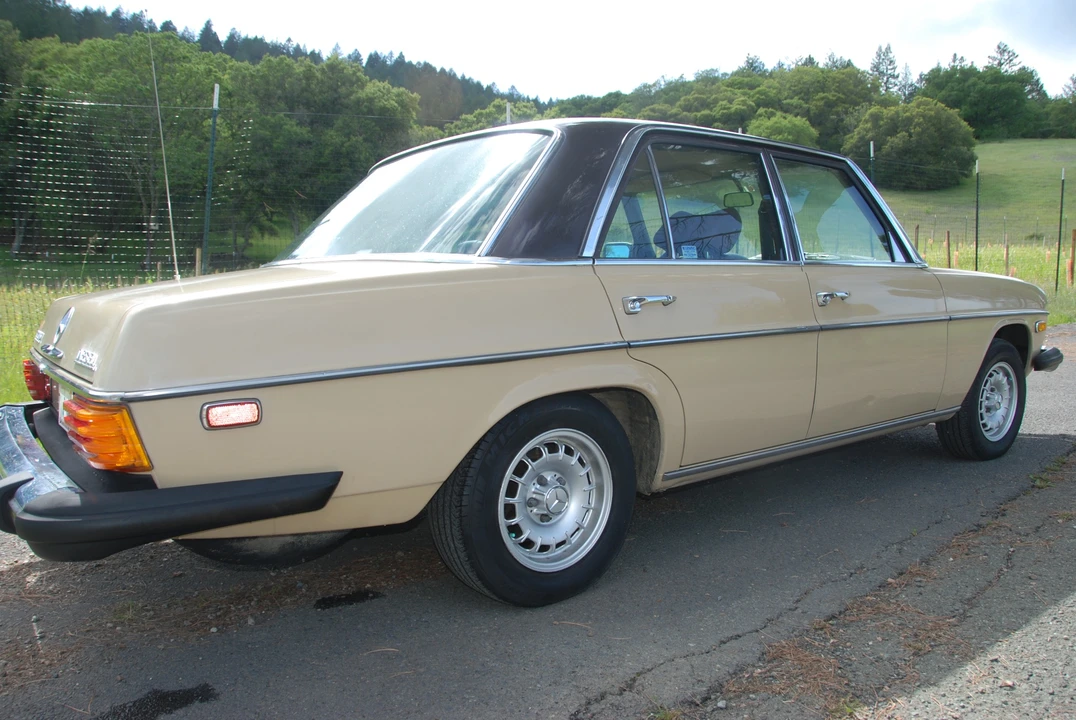 1975 Mercedes-Benz W114 & W115 - Image 4 of 31