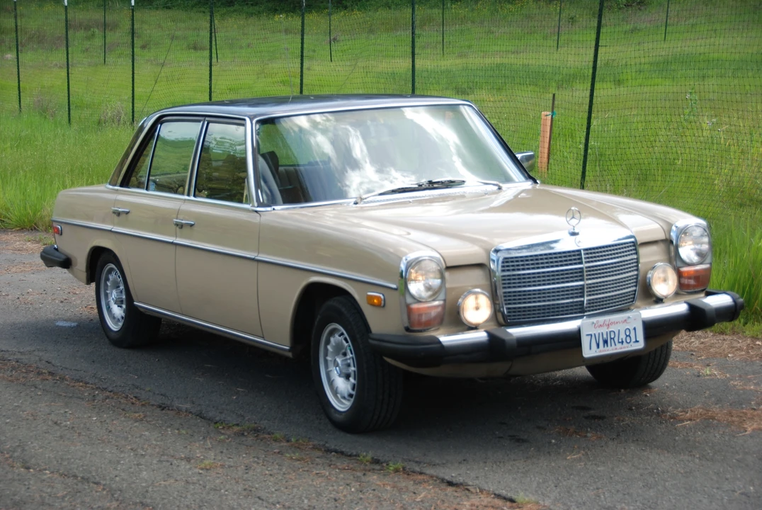 1975 Mercedes-Benz W114 & W115 - Image 2 of 31