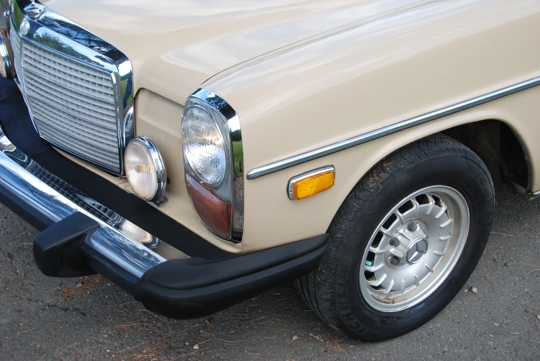 1975 Mercedes-Benz W114 & W115 - Image 10 of 31