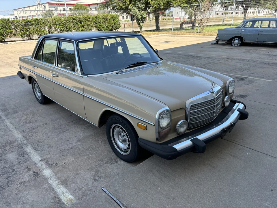 1975 Mercedes-Benz W114 & W115 - Image 7 of 31