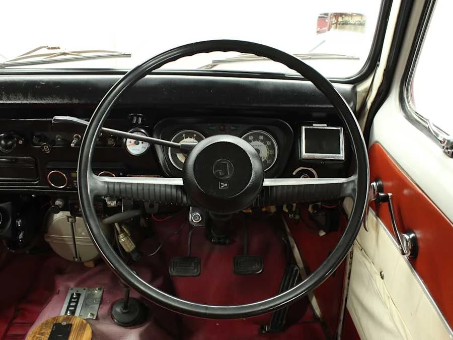 1975 Mitsubishi - Image 22 of 31