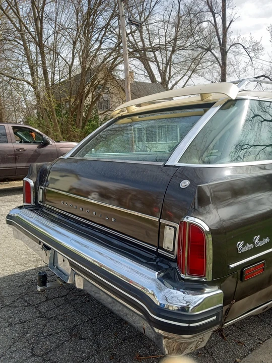 1975 Oldsmobile Custom Cruiser - Image 18 of 21