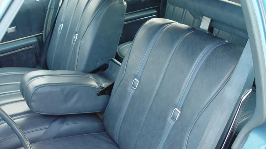 1975 Oldsmobile Custom Cruiser - Image 4 of 10