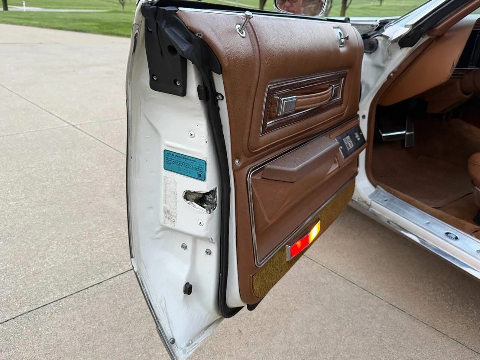1975 Pontiac Grand Ville - Image 30 of 31