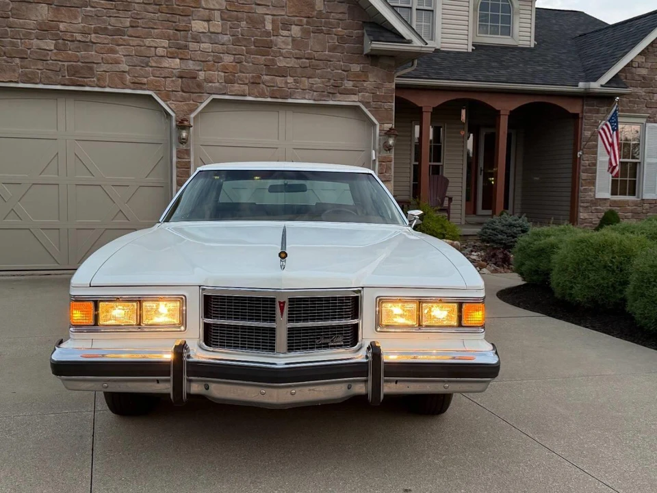 1975 Pontiac Grand Ville - Image 2 of 31