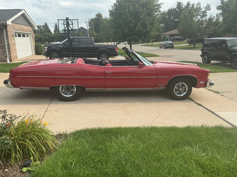 1975 Pontiac Grand Ville - Image 9 of 31