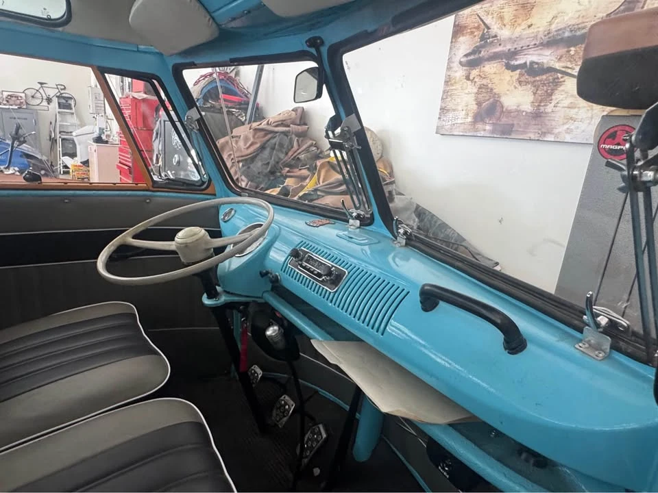 1975 Volkswagen Split-Window Bus - Image 5 of 11