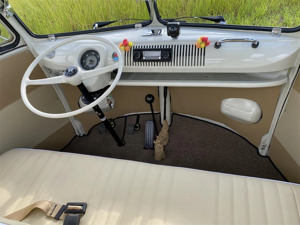 1975 Volkswagen Bay-Window Bus - Image 9 of 13