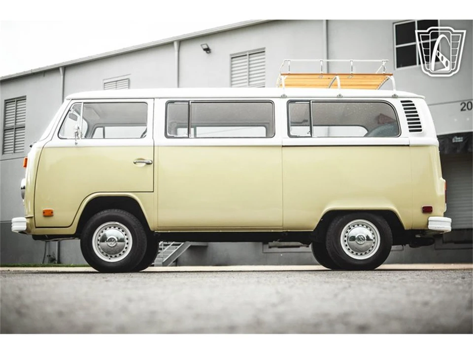 1975 Volkswagen Bay-Window Bus - Image 11 of 31