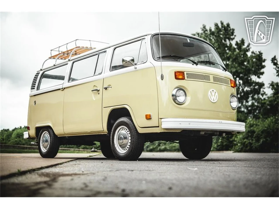 1975 Volkswagen Bay-Window Bus - Image 26 of 31