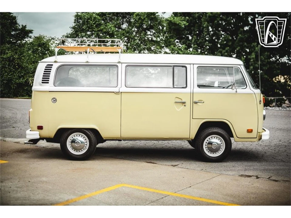 1975 Volkswagen Bay-Window Bus - Image 22 of 31