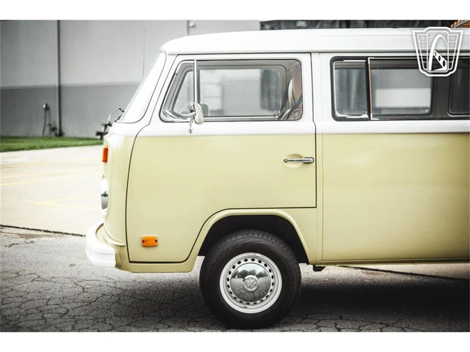 1975 Volkswagen Bay-Window Bus - Image 27 of 31