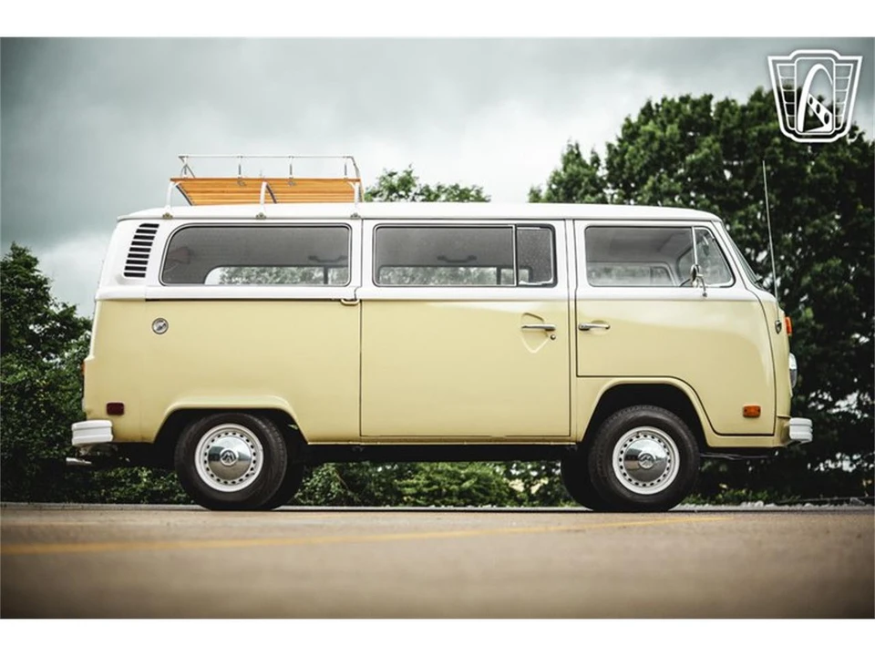1975 Volkswagen Bay-Window Bus - Image 23 of 31