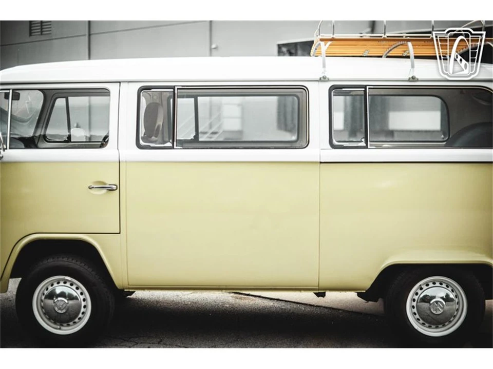 1975 Volkswagen Bay-Window Bus - Image 28 of 31